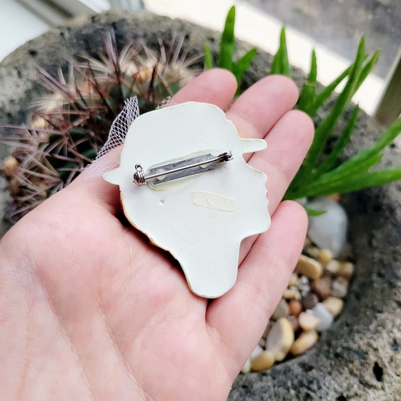 Vintage Profile of a Woman Brooch Pin - Picture 5 of 5